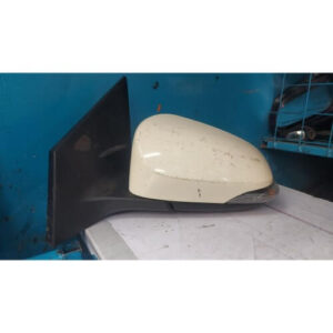 Toyota Auris Side mirror