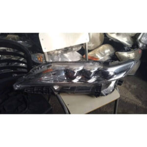 Toyota Harrier ZSU60 Headlight